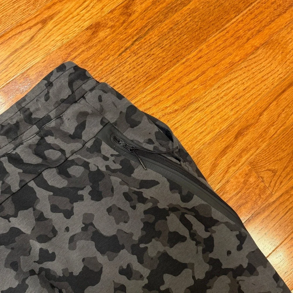 Nike Sportswear Tech Fleece Jogger Pants Mens 2XL Gray Camo Camo 28